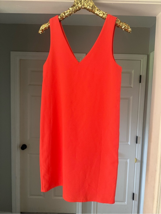 Gianni Bini Dresses & Skirts - NWT Gianni Bini Neon Coral V-Neck Shift Dress